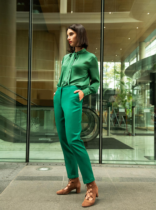 Pantalon tailleur femme laine vert Conception - My Tailor Is Joh, la nouvelle marque de prêt à porter féminin, tailleurs, vestes, pantalons, robes, jupes, hauts, chaussures pour habiller les femmes.