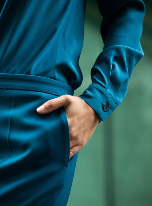 Pantalon tailleur femme laine bleu Conception - My Tailor Is Joh, la nouvelle marque de prêt à porter féminin, tailleurs, vestes, pantalons, robes, jupes, hauts, chaussures pour habiller les femmes.