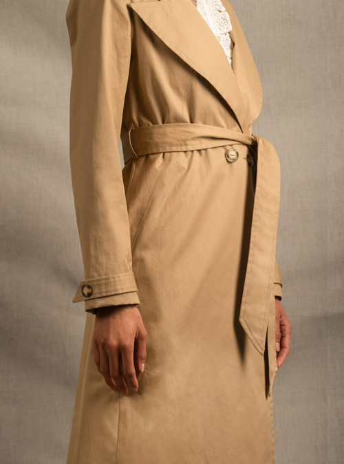 Le Trench long coton imperméable beige Palace - My Tailor Is Joh, la nouvelle marque de prêt à porter féminin, tailleurs, vestes, pantalons, robes, jupes, hauts, chaussures pour habiller les femmes.