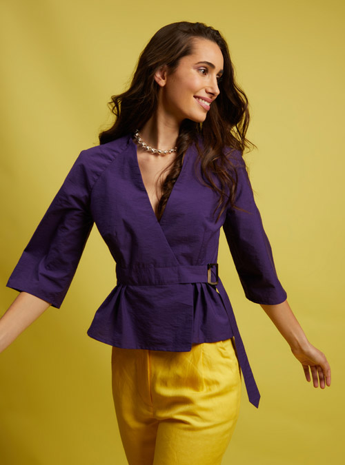 Le gilet tailleur dos-nu violet Illusion - My Tailor Is Joh, la nouvelle marque de prêt à porter féminin, tailleurs, vestes, pantalons, robes, jupes, hauts, chaussures pour habiller les femmes.