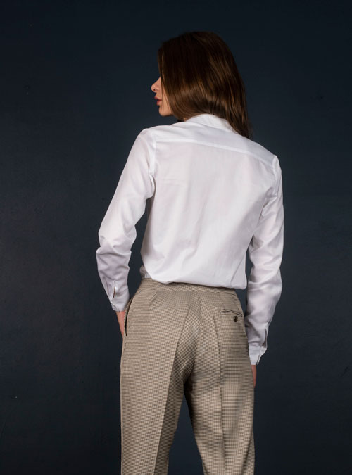 La chemise femme coton blanc Conception - My Tailor Is Joh, la nouvelle marque de prêt à porter féminin, tailleurs, vestes, pantalons, robes, jupes, hauts, chaussures pour habiller les femmes.