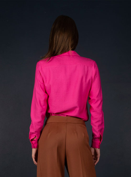 La chemise femme fushia Conception - My Tailor Is Joh, la nouvelle marque de prêt à porter féminin, tailleurs, vestes, pantalons, robes, jupes, hauts, chaussures pour habiller les femmes.