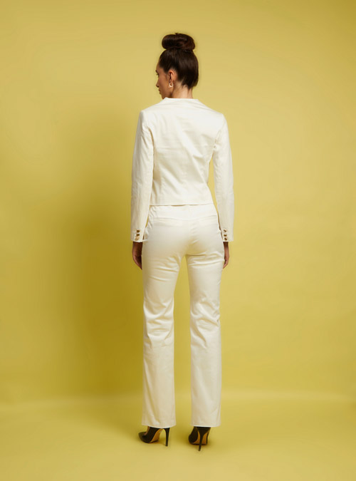 Le tailleur femme veste spencer pantalon droit blanc Sœur - My Tailor Is Joh, la nouvelle marque de prêt à porter féminin, tailleurs, vestes, pantalons, robes, jupes, hauts, chaussures pour habiller les femmes.
