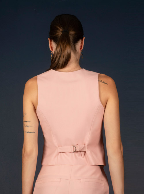 Le gilet tailleur femme rose ballerine Conception - My Tailor Is Joh, la nouvelle marque de prêt à porter féminin, tailleurs, vestes, pantalons, robes, jupes, hauts, chaussures pour habiller les femmes.