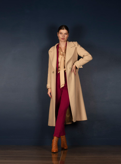 Manteau femme droit en laine légèrement évasé, il est ajustable selon votre style et goût du jour, grâce à la ceinture détachable