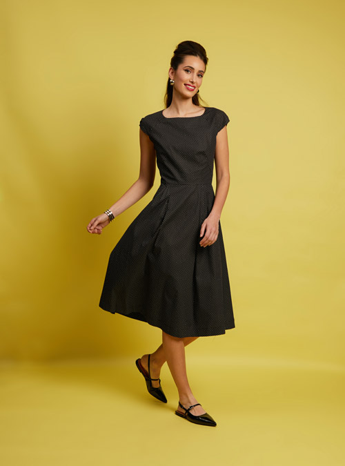 La robe dos-nu coton noir à pois blanc Nonchalance - My Tailor Is Joh, la nouvelle marque de prêt à porter féminin, tailleurs, vestes, pantalons, robes, jupes, hauts, chaussures pour habiller les femmes.