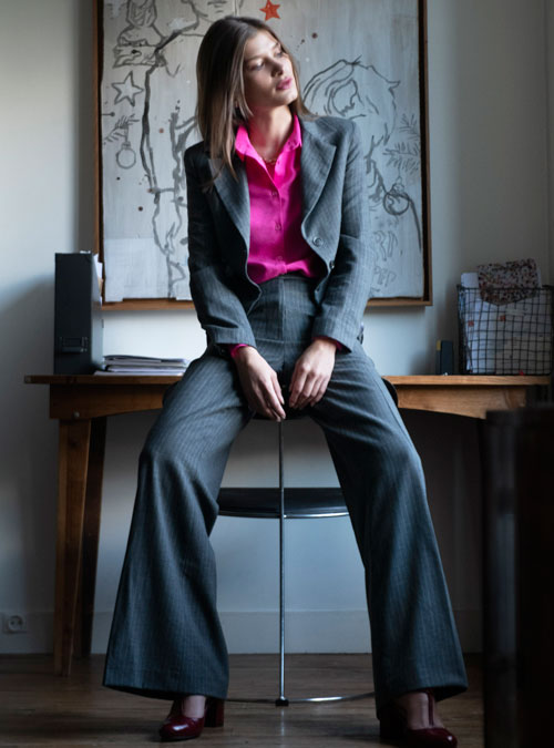 Le tailleur femme veste pantalon large laine gris rayé Certitude - My Tailor Is Joh, la nouvelle marque de prêt à porter féminin, tailleurs, vestes, pantalons, robes, jupes, hauts, chaussures pour habiller les femmes.